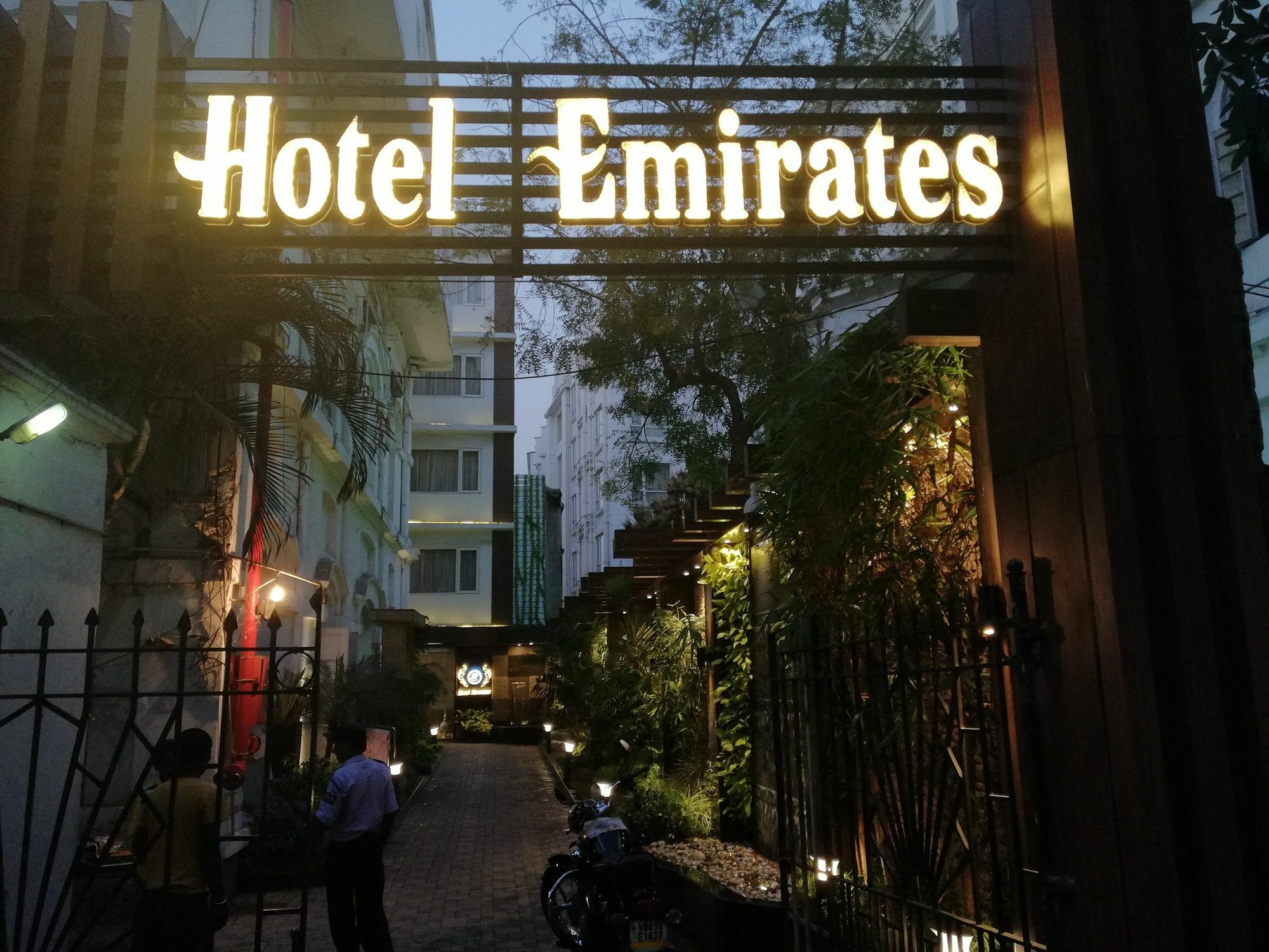 Hotel Emirates Calcutta Exteriör bild